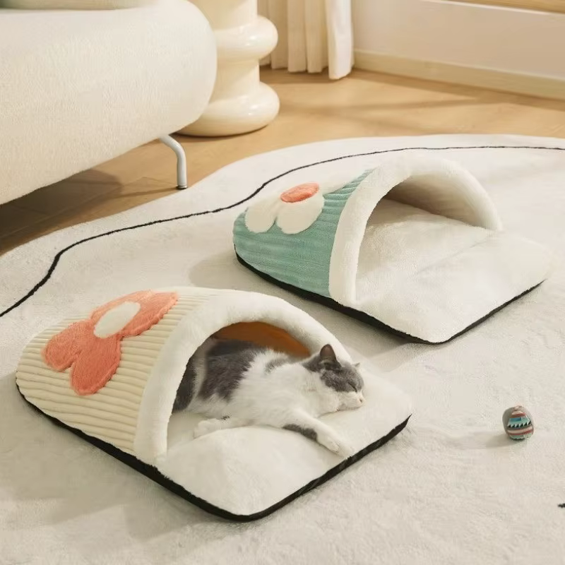 Sakura-Themed Cozy Cat Bed